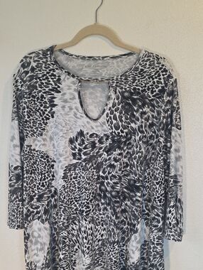 Jessica London Keyhole Mixed Print Top